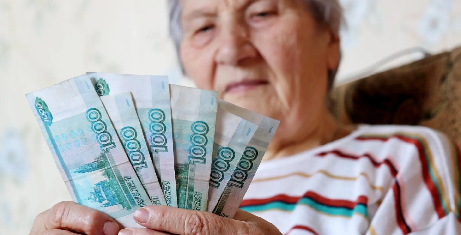 Выплаты после 80 лет пенсионеров в 2025