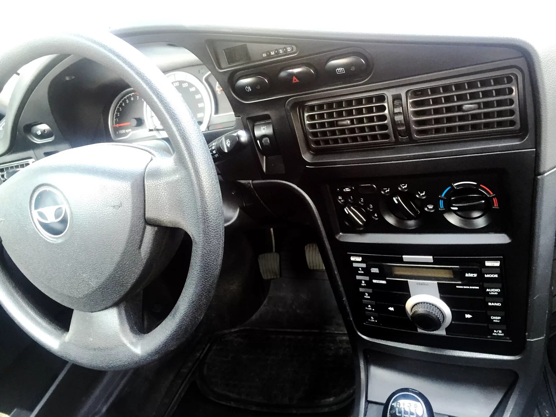 Торпеда дэу нексия 2. Дэу нексия н 150 черный салон. Daewoo nexia 2 торпедо. Салон нексия n150. Дэу нексия n150 салон.