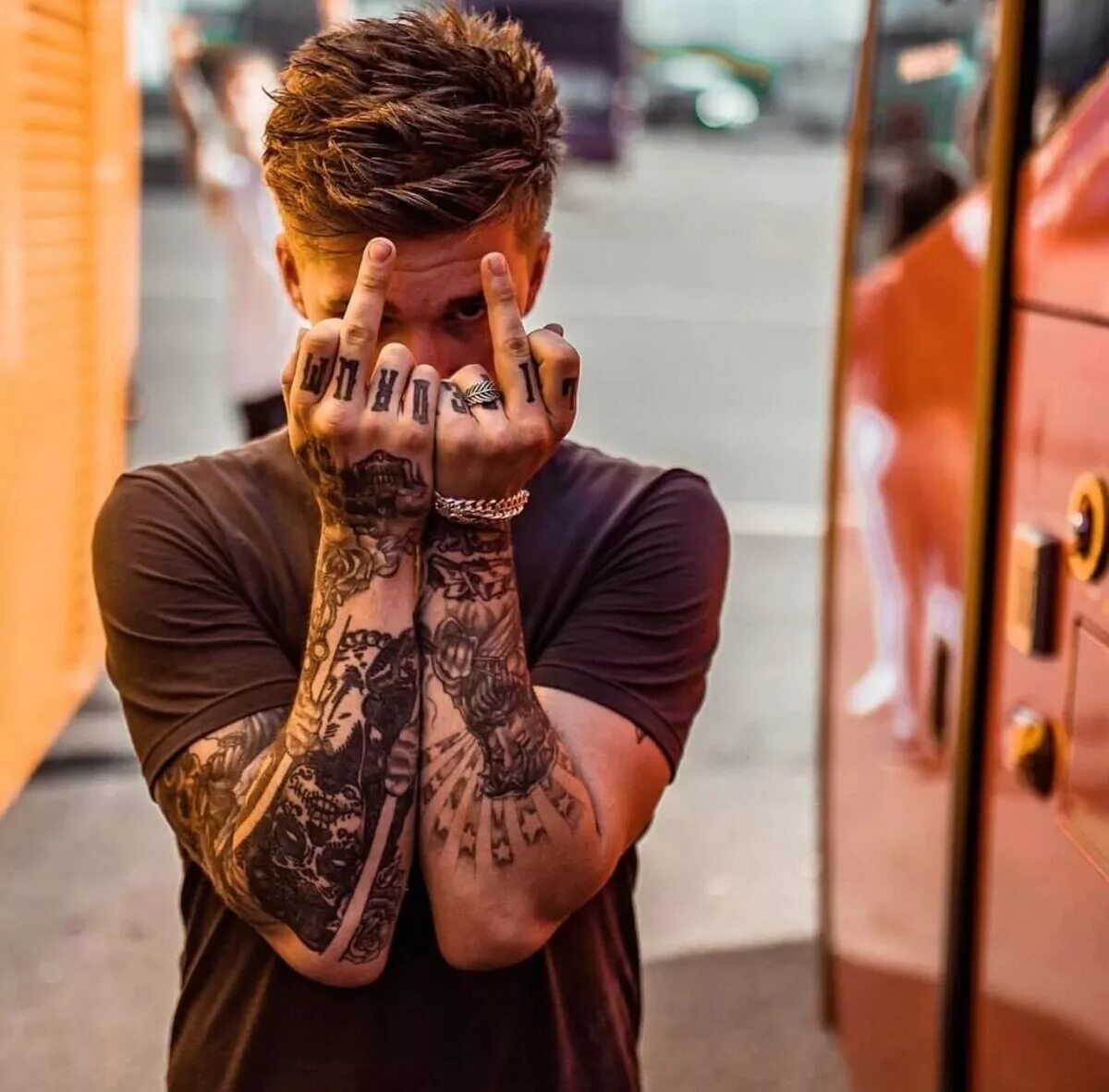 Накаченные парни. Покажите мужиков крутых. Привлекательный парень. Дерзкий парень. Покажите мужиков крутых.