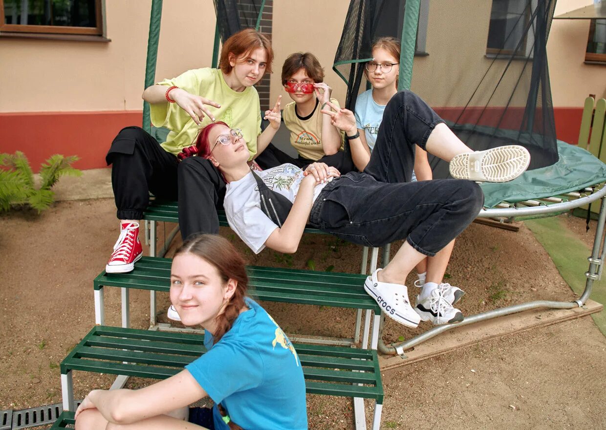 2 смена на английском. Kids summer camp игра. расписание уроков в американской школе. склонение местоимений в английском языке таблица. английский лагерь смарт с 3 по 7 января 2022.