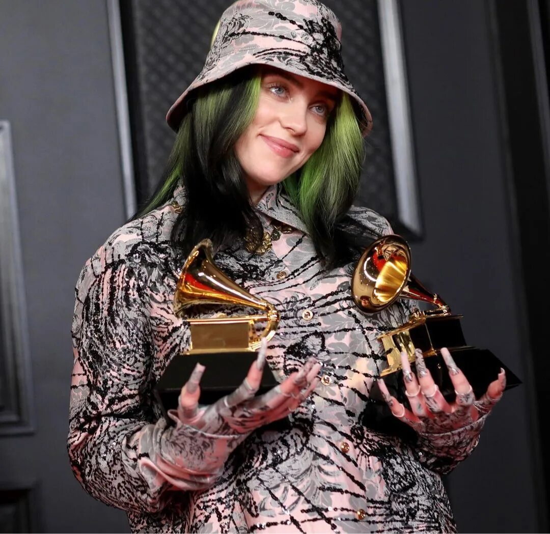 Billie eilish концерт. Когда билли встретила лизу. Билли айлиш прическа. Рой билли айлиш. Сколько заработал билли айлиш.