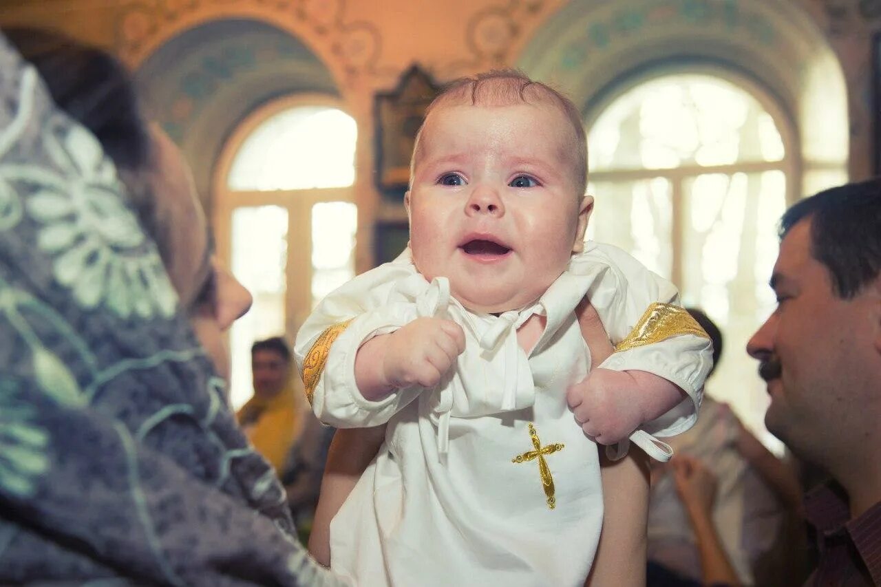 Крещение мальчика. Фотосъемка крестин. Крещение мальчика. Крещение новорожденного. Крещение младенца мальчика.