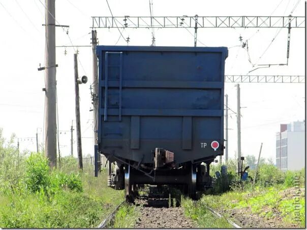 Хвостовой вагон пассажирского. Хвостовой сигнал грузового поезда. Ограждение хвостового вагона пассажирского поезда. Сигнал хвостовой грузового вагона. Хвостовой вагон грузового поезда.