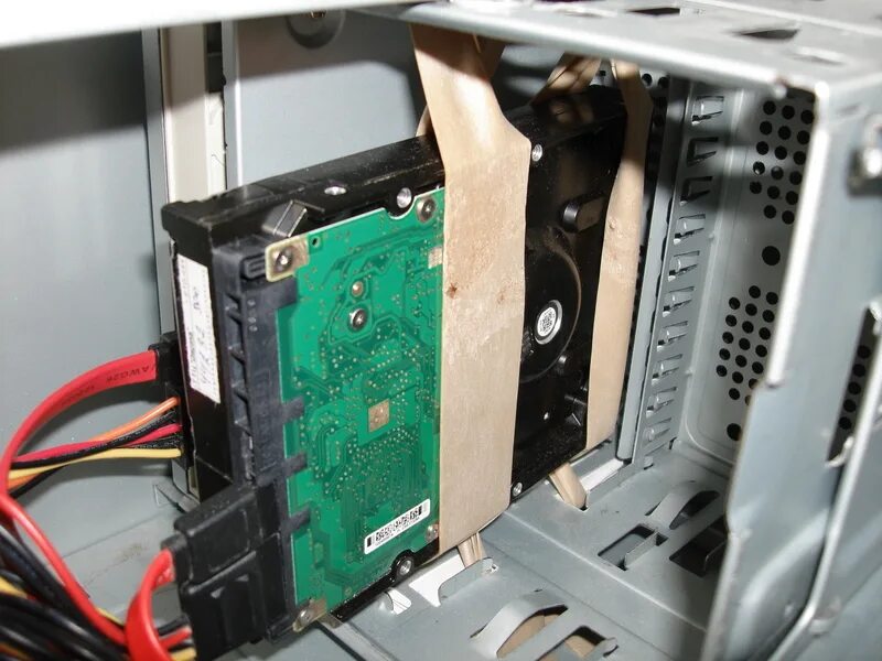 Крепление винчестера в системном блоке. Установка жесткого диска в системе. Вибрации жесткого диска на корпус. Установка жесткого диска в системе. Установка жесткого диска в системе.