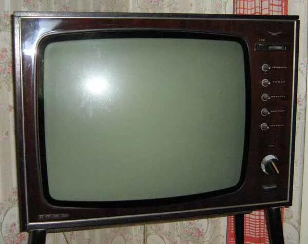 Старый телевизор 20 каналов. Телевизор переключали плоскогубцами. Телевизор с переключателем. Старый телевизор 2009. ОРТ старый телевизор.