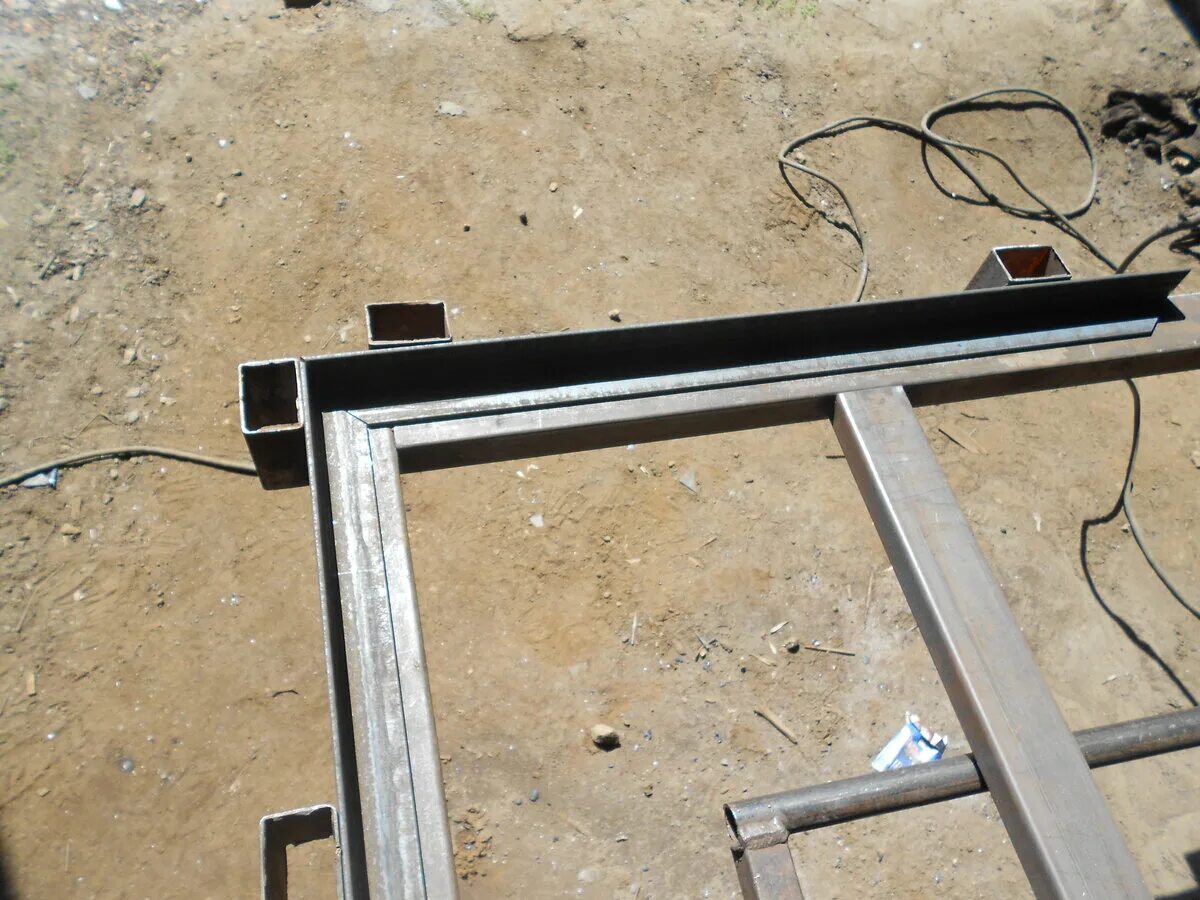 Сварной каркас для гаражных ворот. Схема шва ручной дуговой сваркой. Как правильно сделать сварить. Металлическая дверь из профильной трубы. Сварка ворот из уголка.