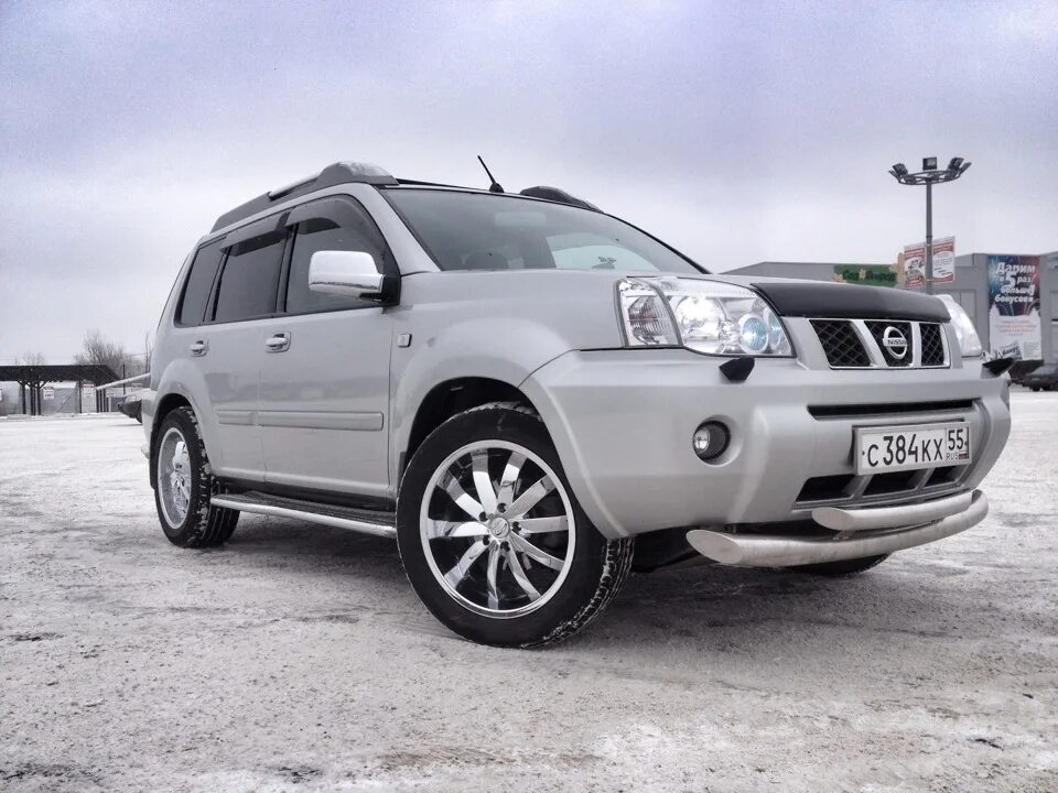 X trail размер шин. Nissan x Trail r18. Nissan x-Trail t30 серебристый. Диски Nissan x-Trail t31 r18. Nissan x-Trail t31 235/55 r18.