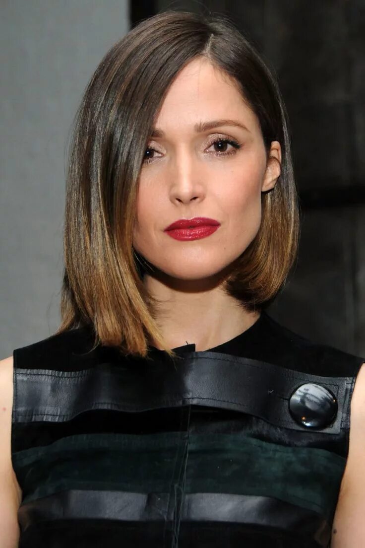 Стрижки женские. Стрижка lob long-bob с челкой. Длинный каре для женщин. Стрижка лонг боб каре. Стрижка лонг боб градуированное.