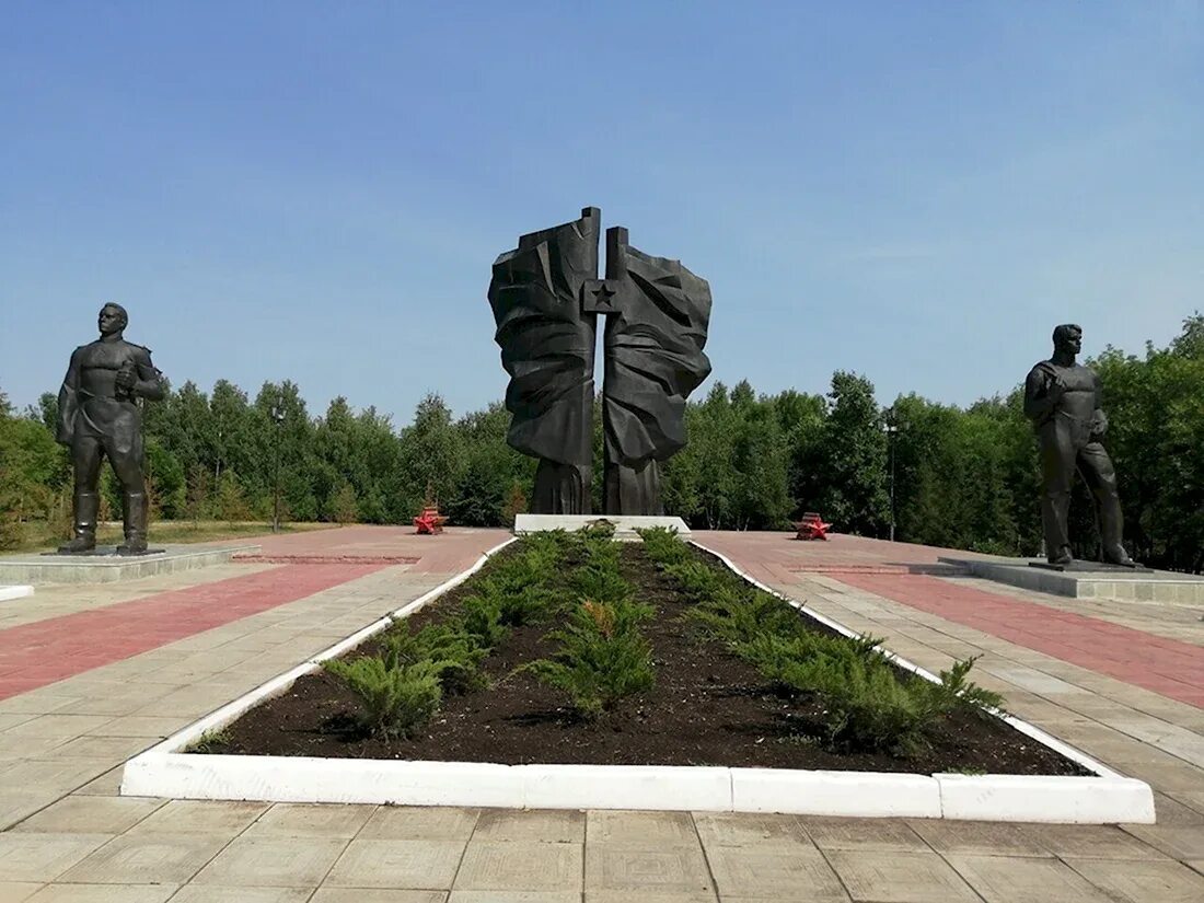 Кумертау го. Парк победы кумертау. вечный огонь кумертау. монумент боевой и трудовой славы кумертау. парк победы город кумертау.