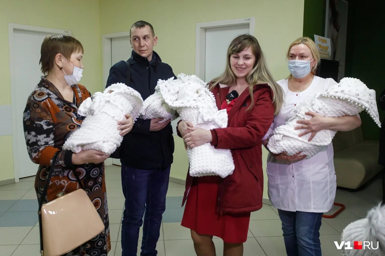 Четверняшки в ярославле. Выписка четверняшек из роддома.