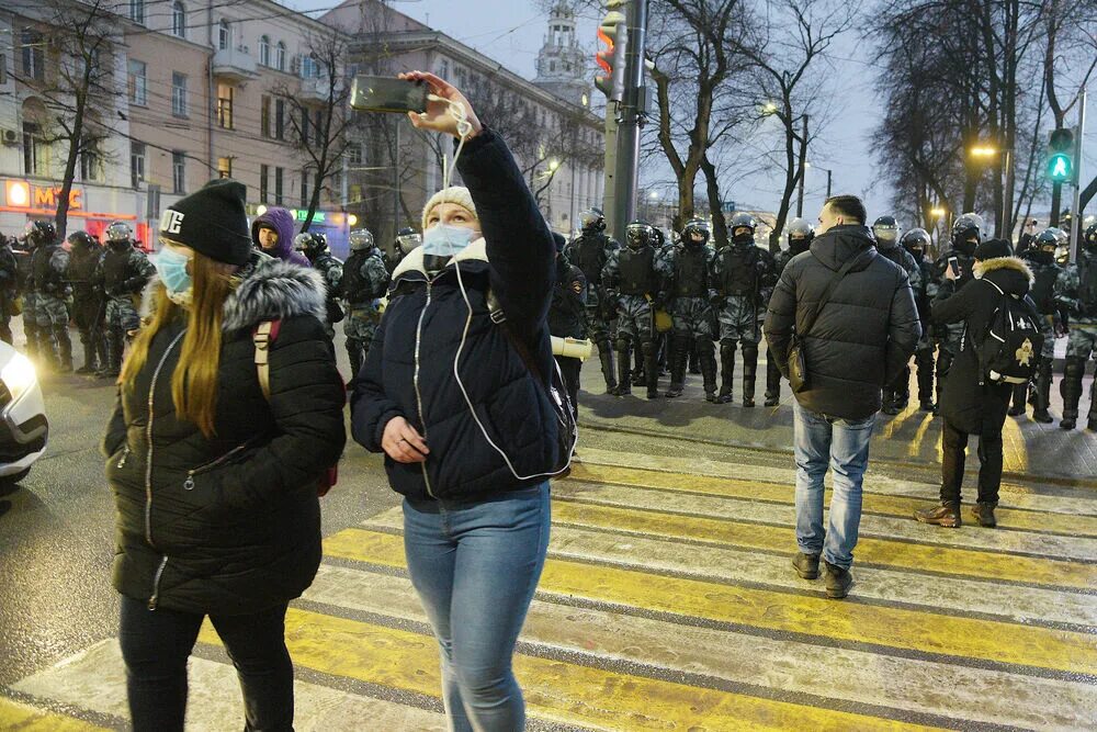 Санкционированный митинг пример. Митинг. несанкционированный митинг. санкционированный митинг. несанкционированный митинг воронеж.