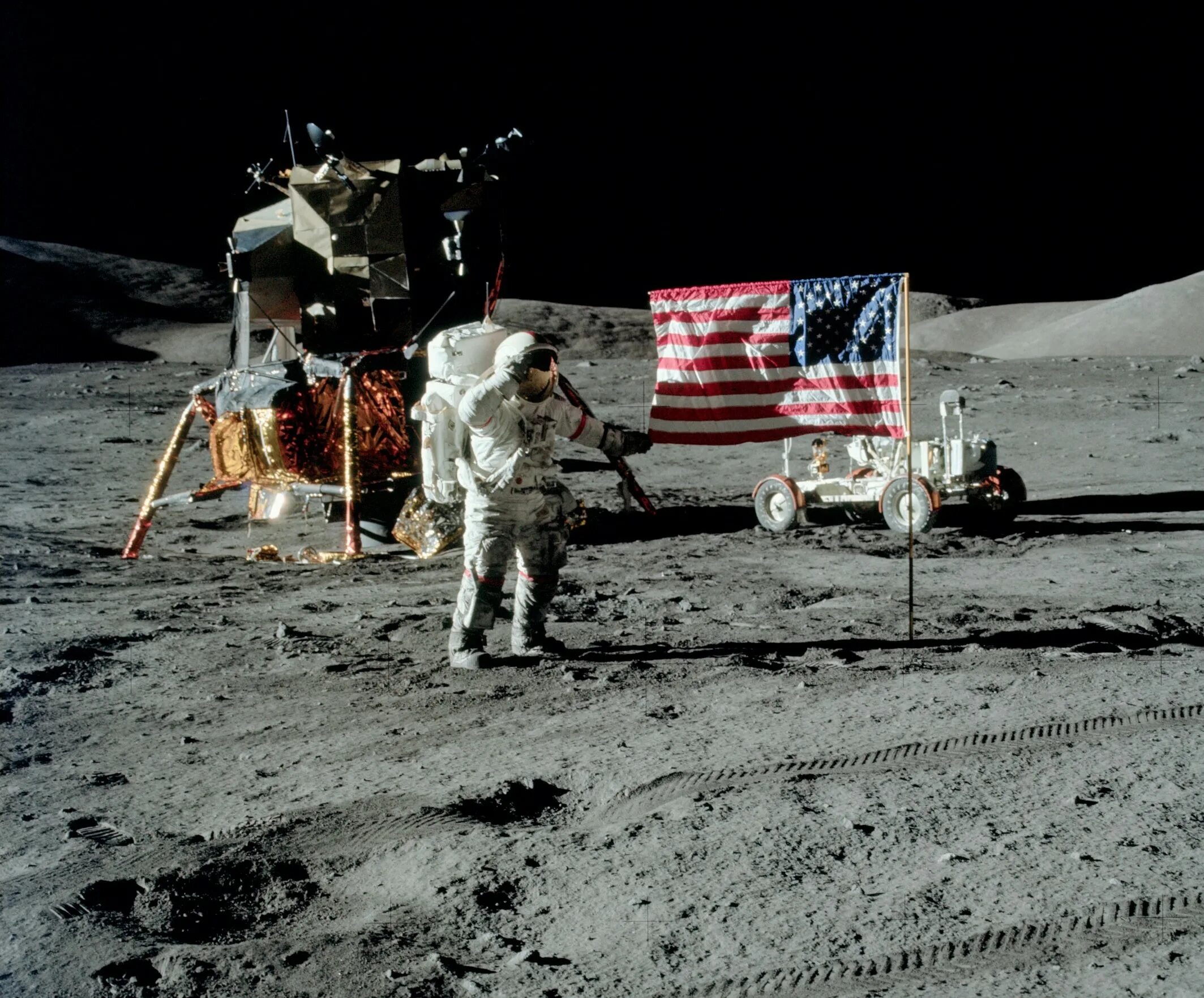 Первая посадка на луну год. Аполлон 17 Юджин Сернан. Миссия Аполлон 17. Юджин Сернан, 1972 год. Последний человек на Луне.. 1972 Год космический корабль Аполлон 17.