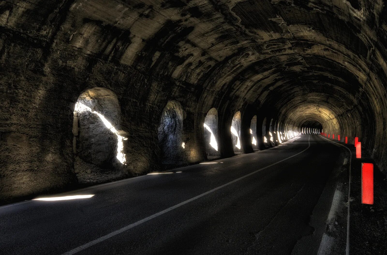 Линии сен. Мартвельский тоннель. Фолгефонна (тоннель). Багерово тоннель. Тоннель Квешети-Коби туннель.