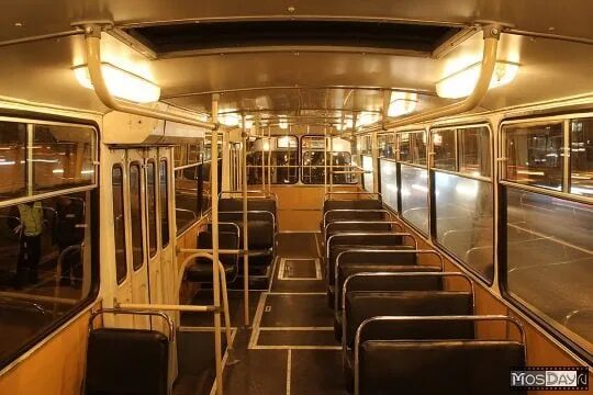 Зиу 682 салон. Салон зиу. Зиу-682г-016. Троллейбус зиу 682 салон. Салон троллейбуса зиу 682г.