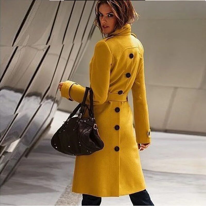 Плащ тренч Fendi. Желтое пальто женское. Необычное пальто женское.