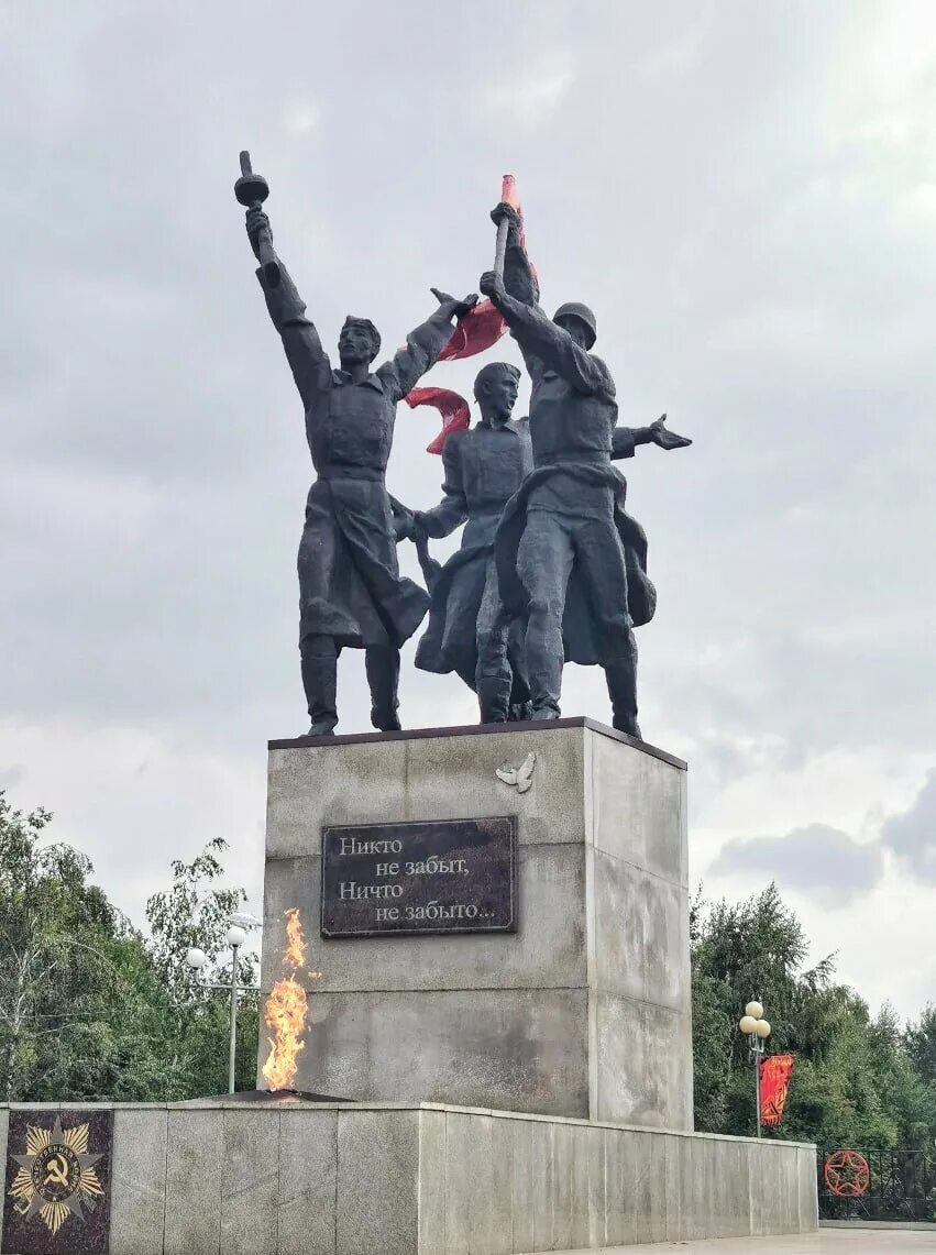 Парк славы мелеуз. Вов мелеуз. Памятники мелеуза. Вов мелеуз. Вечный огонь мелеуз памятник.