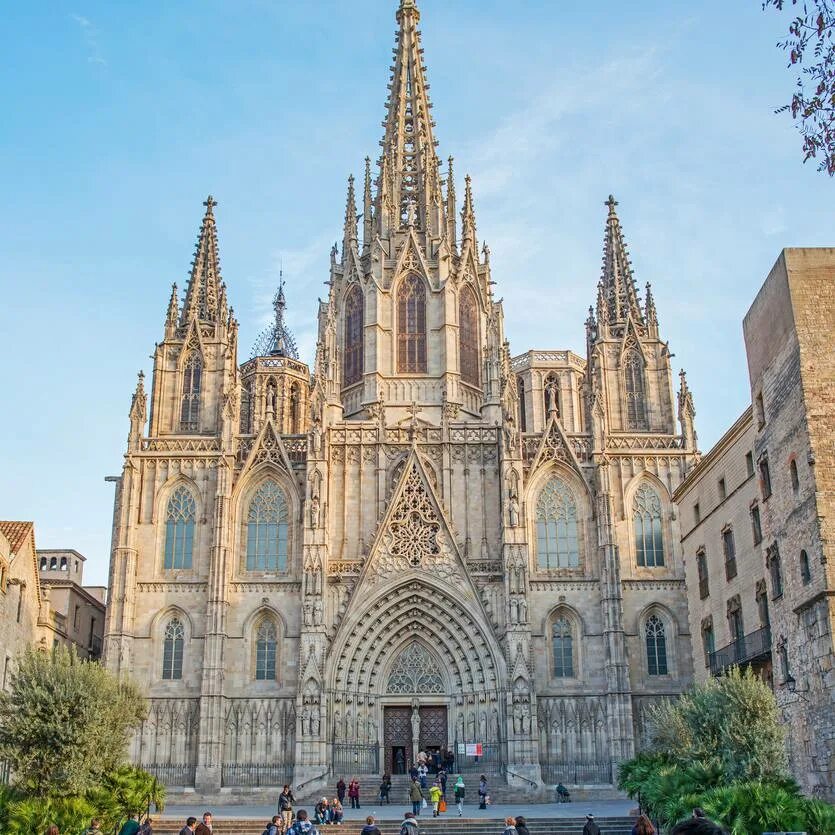 Храм святого семейства барселона испания. Испания храм святого семейства. Испания гауди барселона храм. Барселона гауди храм святого семейства. Храм в испании гауди.