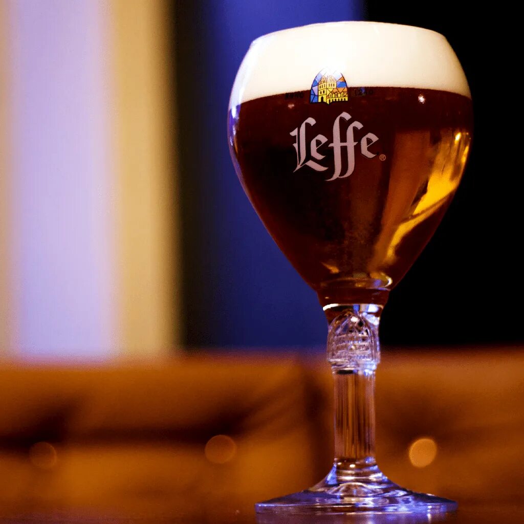 Leffe blonde. Пиво Леффе Брюн. Leffe пиво blond. Пивоварня Леффе. Пиво Бельгия Leffe.