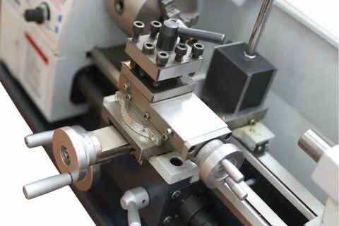 Токарный станок 1830v