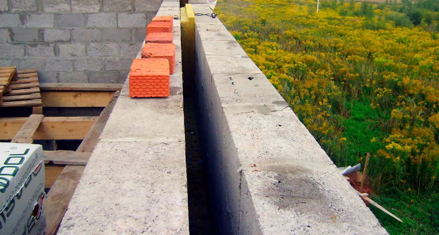 Перевязка газобетонных блоков 400. Перевязка углов керамзитобетонных блоков в блок. Перевязка газобетонных блоков 400. Кладочная схема блока газобетона. Кладка газобетонных блоков в два блока.