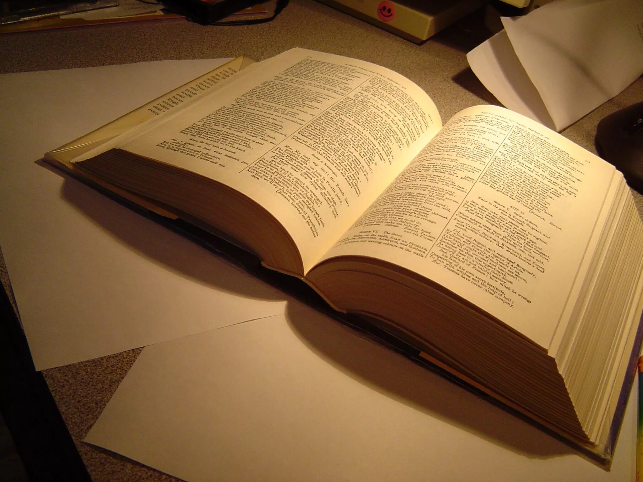 Раскрытая фото. Раскрытая книга. Раскрытые книги. Фото открытой книги. Книга открыта.