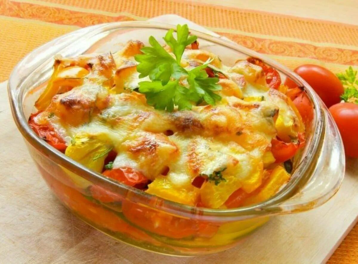 Запеканка с овощами в духовке. Овощная запеканка. Запеканка картофельная с овощами. Картофельно мясная запеканка. Овощная запеканка гратен.