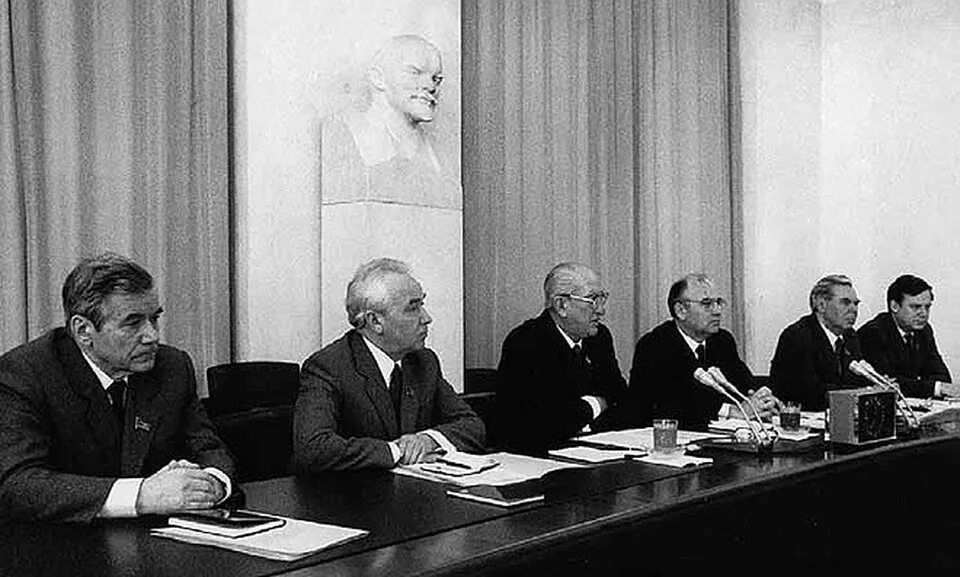 Горбачев новоогаревский процесс. Горбачев новоогаревский процесс. Резиденция президента ссср ново-огарево). Встреча в ново-огарево 1991. 1991 ново огарево договоренность.
