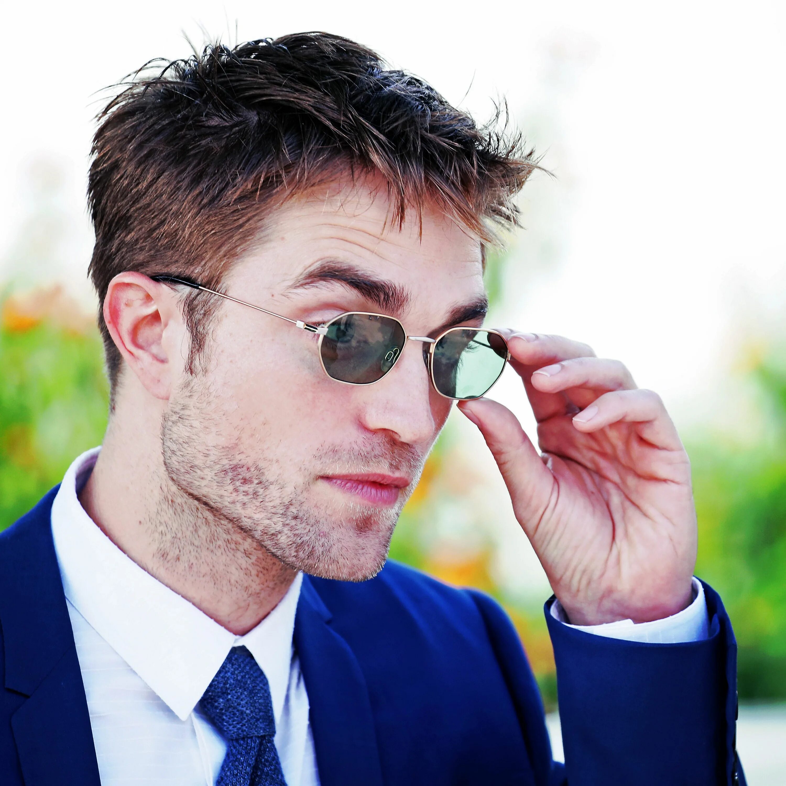Фото продвинутый. Robert Pattinson в очках.