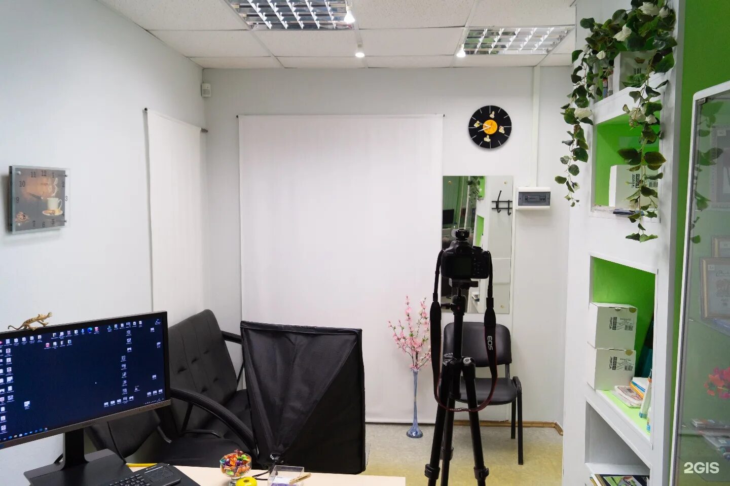 г пермь студия. студия пермь. салон красоты пермь. фотостудия пермь на дружбе. лофт фабрика фотостудия пермь лодыгина 9.