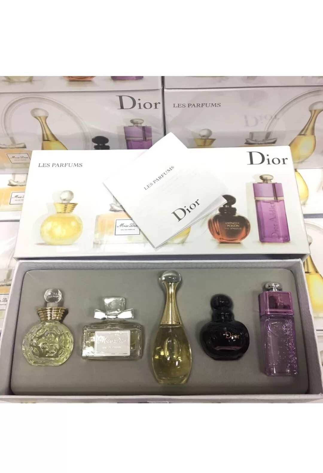 Набор духов оригинал. Dior les Parfums набор. Миниатюры Jadore Dior набор 4. Набор духов Кристиан диор. Подарочный набор Christian Dior les Parfums 5in1.