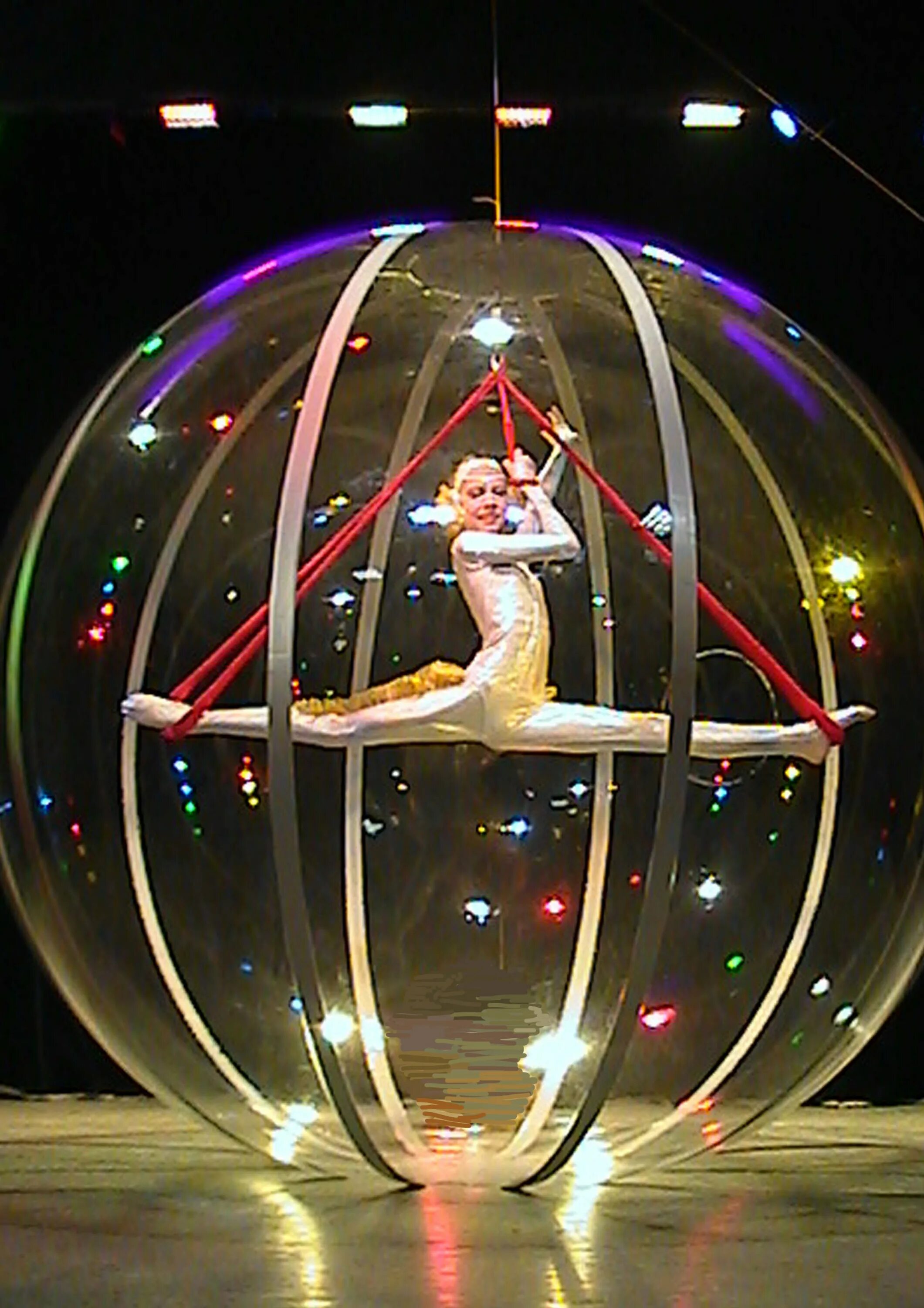 Цирк на шаре. Оригинальный Жанр в цирке. Воздушные гимнасты в цирке. Цирковые номера. Цирковая гимнастика.