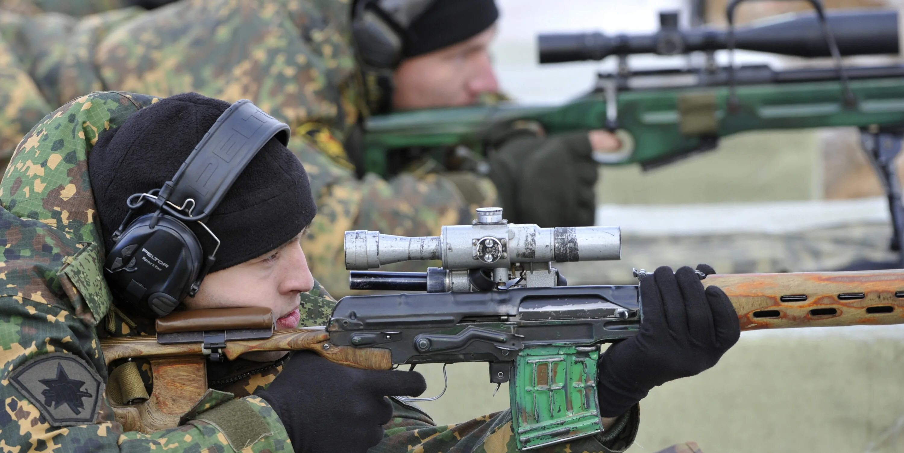 Российское оружие на украине. Снайперская винтовка СВДМ-2. Драгунов снайперская винтовка. Снайпер с СВД. Снайперская винтовка ВДВ.