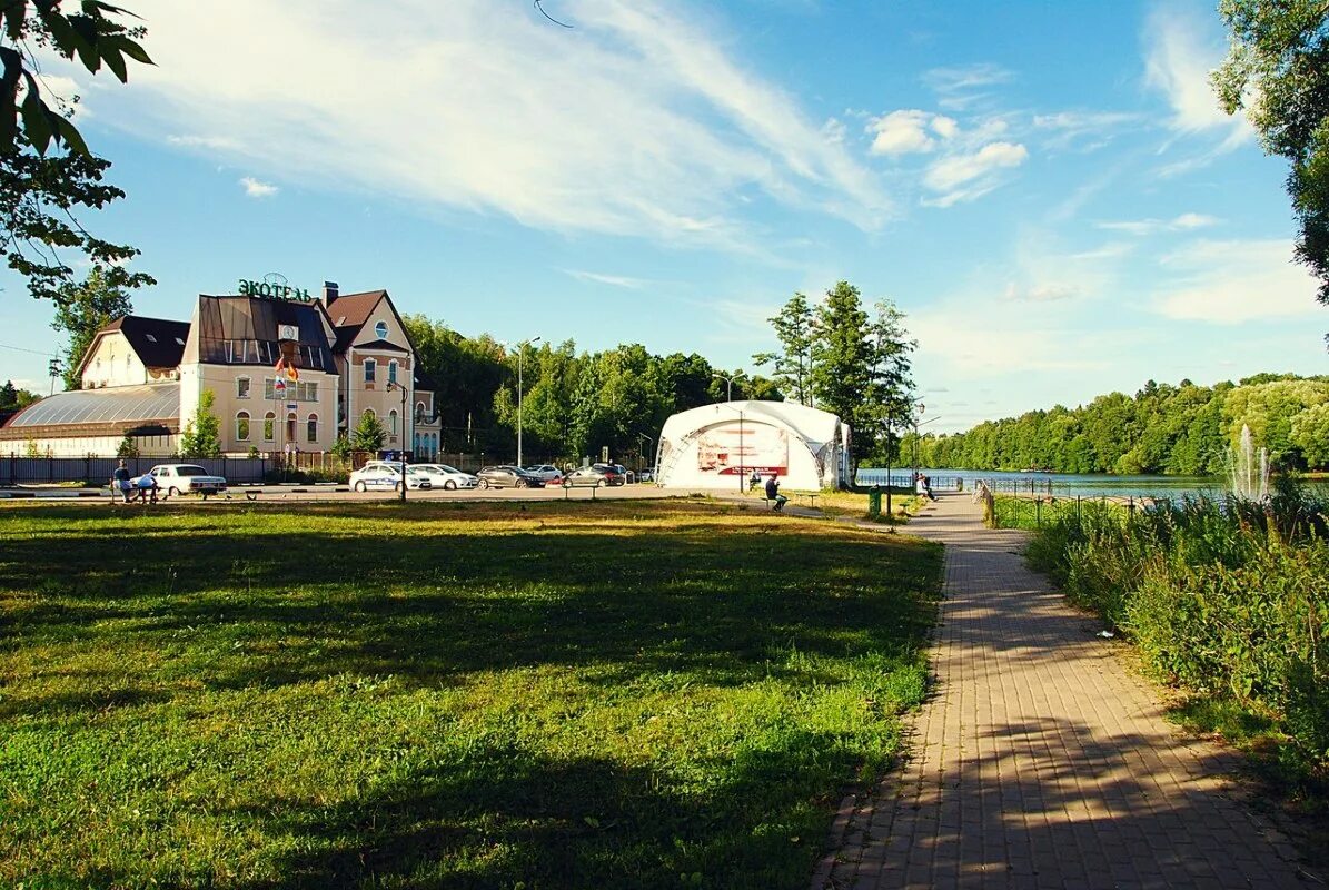 Отель богородск ногинск. Отель снегирек экотель подмосковье. Отель снегирек в истринском. Экотель богородск. Экотель отзывы.