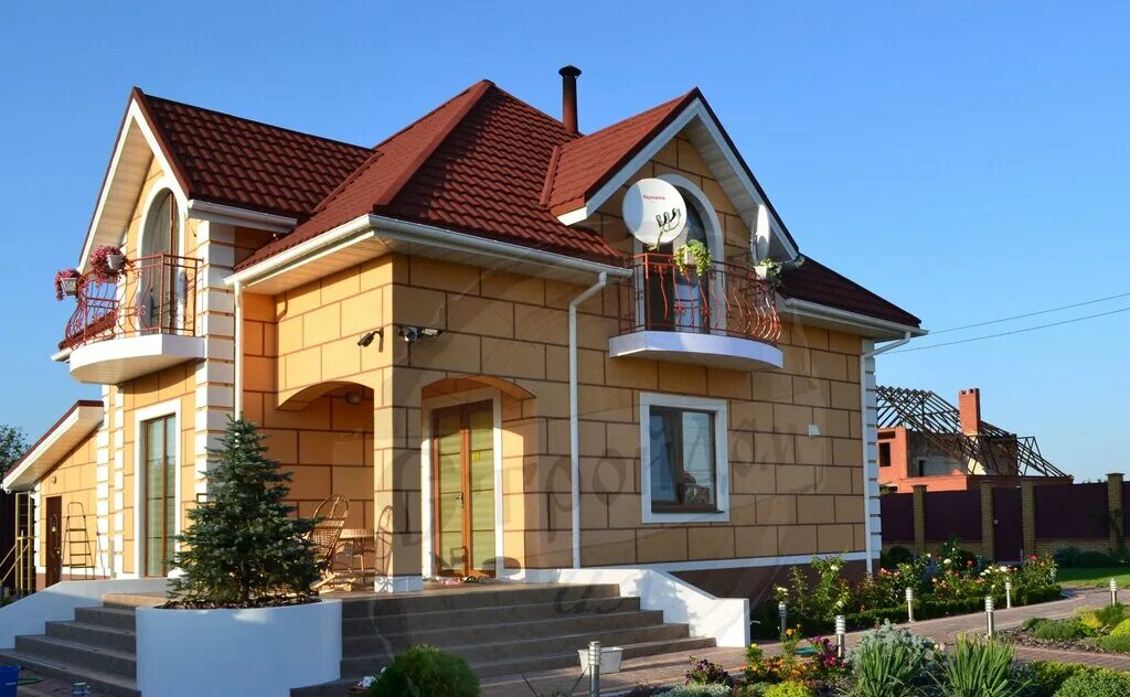 коттедж мурманск. дом из бруса 100-150 коричневый. каркасный дом мурманск. загородный дом мурманск. одноэтажный дом с двускатной крышей.