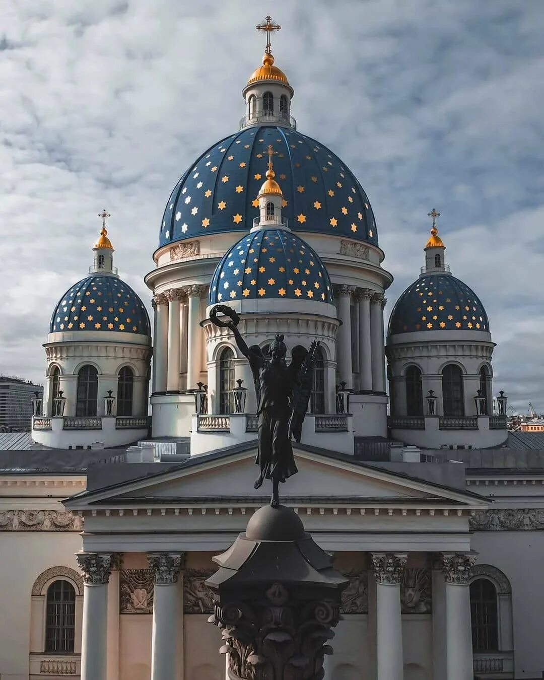 Храм находится в санкт петербурге. Измайловский собор живоначальной троицы санкт-петербург. собор святой живоначальной троицы лейб-гвардии измайловского. троице-измайловский собор (троицкий собор). троицкий собор измайловского полка.