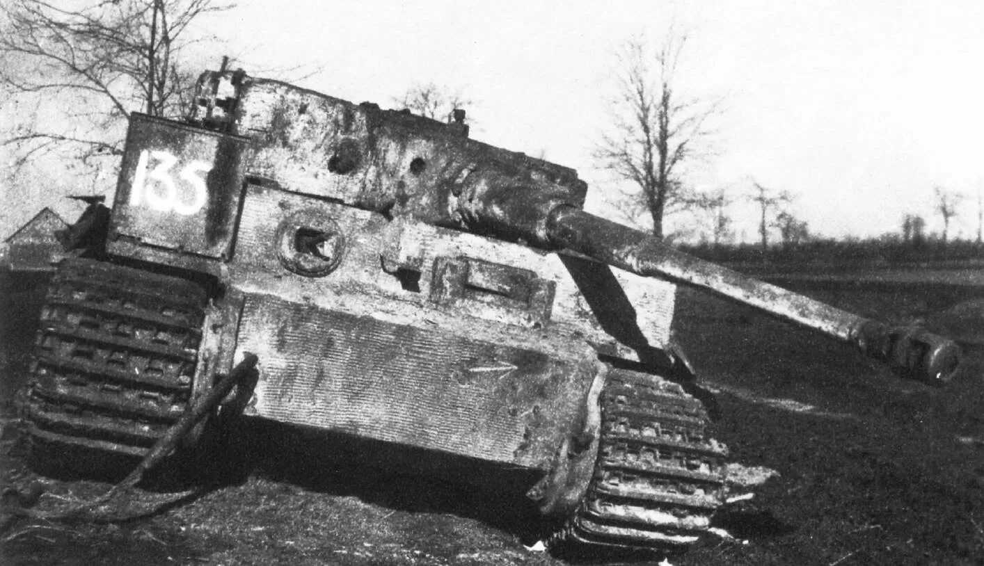 Танк тигр 1945. Немецкие танки Королевский тигр в Венгрии зимой 1945. Королевский тигр 1945. Королевский тигр танк трофейный.