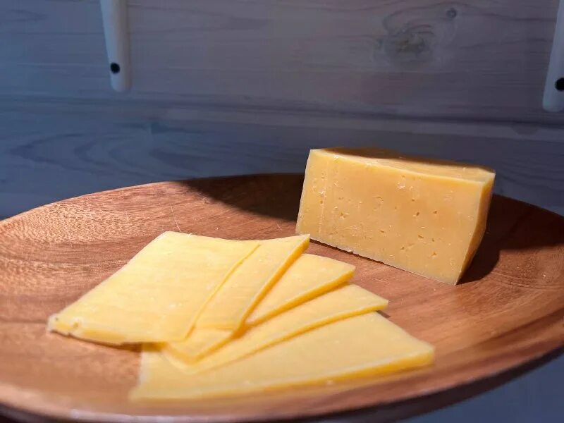 Сыр твердый. Сыр монарх беларусь. Выраженный сыр. Сыр российский. Выраженный сыр.