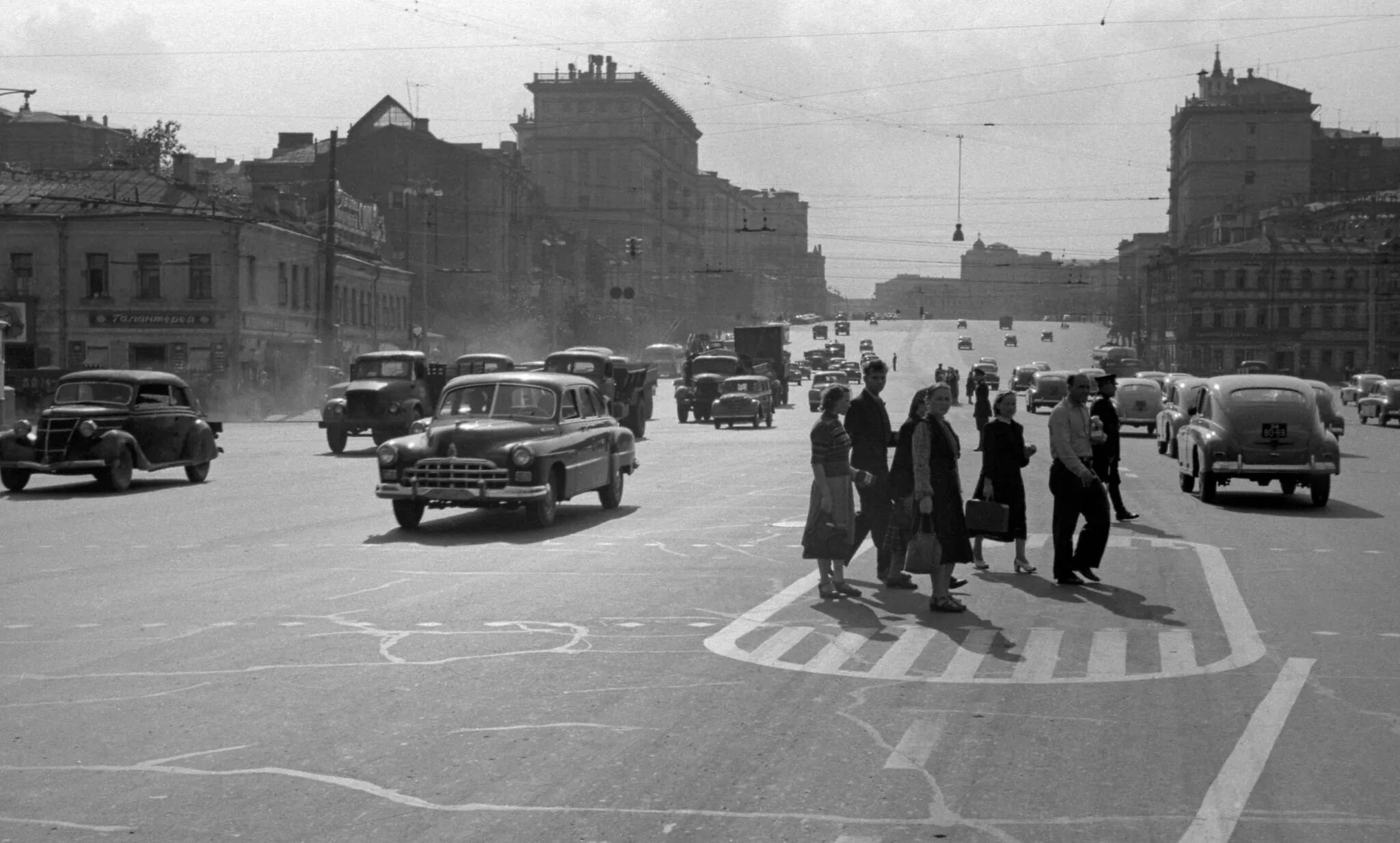 1 августа автомобиль. Самотечная площадь в Москве. Москва 1956. Самотечная площадь в 1950 году. Москва 1956 год.