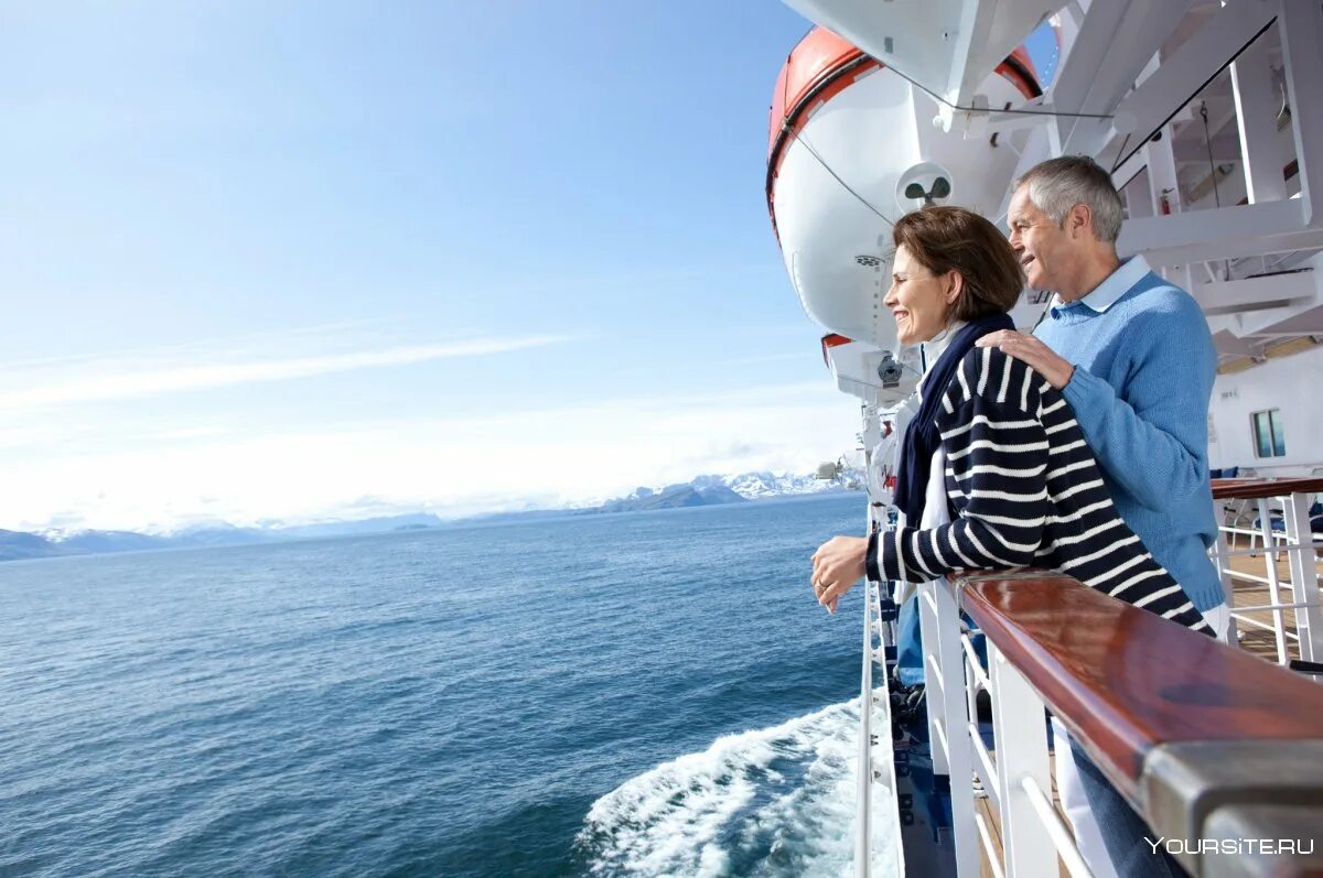 Фотосессия на круизном лайнере. Красивая пара на лайнере. Девушка на лайнере. Круиз на лайнере на двоих. Люди и корабли.