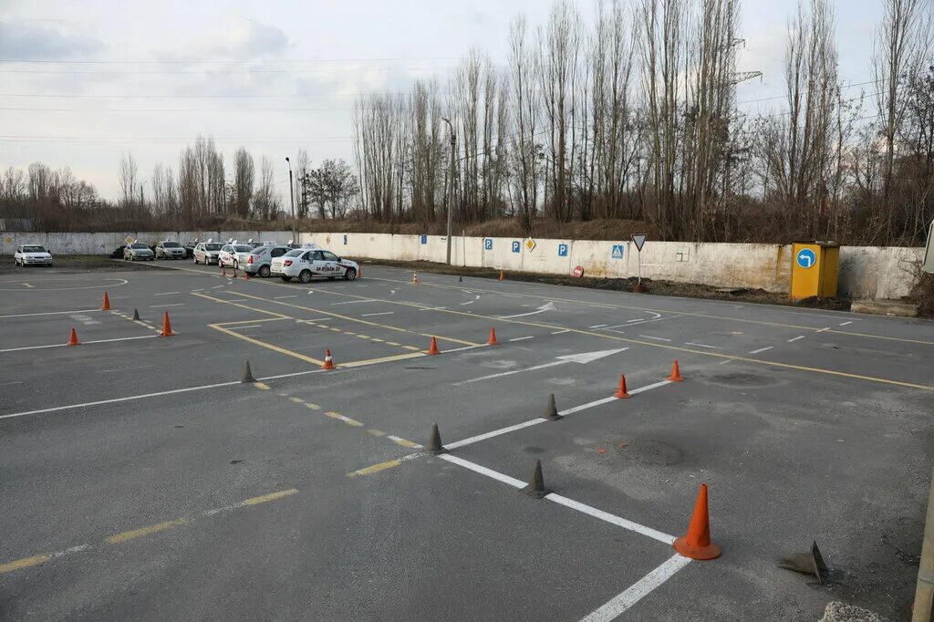 Автошкола за рулем белгород. Автошкола за рулём 31 белгород. Учебная машина. 31 автошкола. Автошкола за рулём 31.