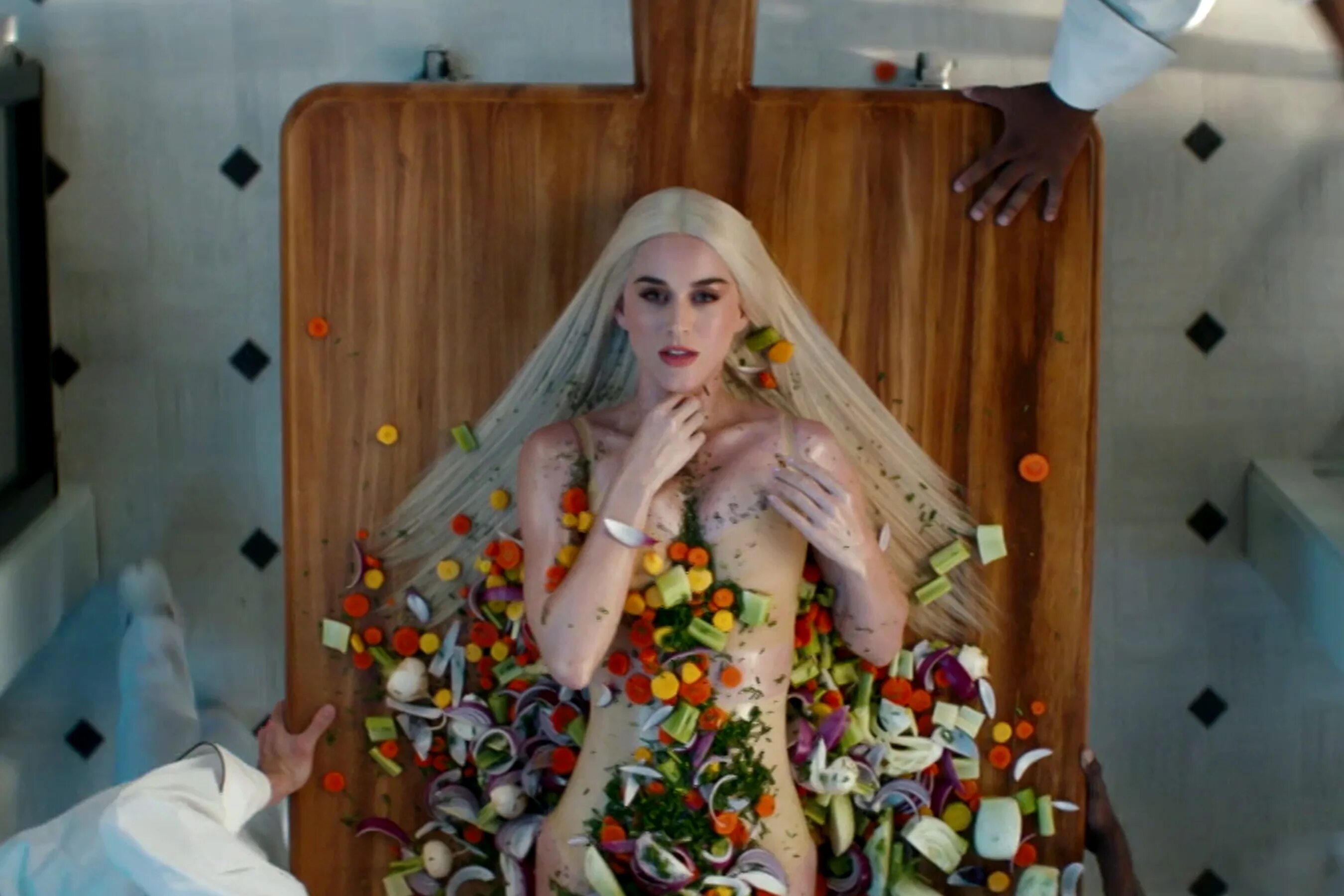 Кэти перри аппетит клип. Bon bon клип. Кэти перри аппетит клип. Katy perry migos. Migos.