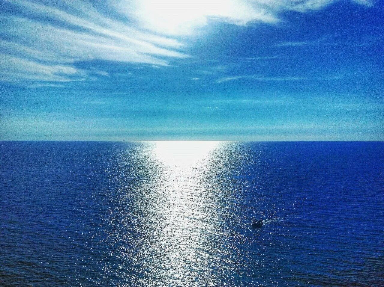 Открытое море картинки. Черное море. чернь море. красивое черное море. ,hyjtg jht.
