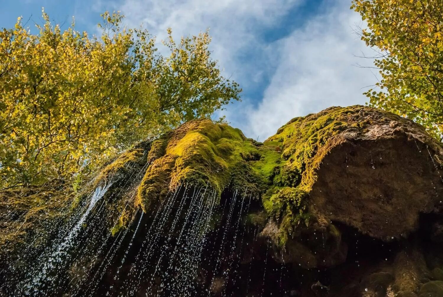 Инзер водопад абзаново. Зеркальный водопад. Зеркальный водопад. Абзановский водопад башкирия. Зеркальный водопад.