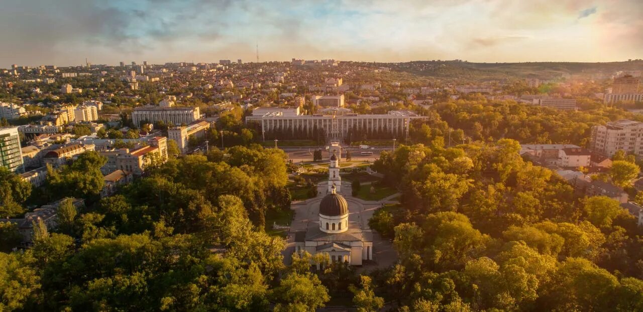 Молдова характеристики. Кишинев панорама. Кишинев панорама улиц. Бабан Молдова. Moldova Capital City.