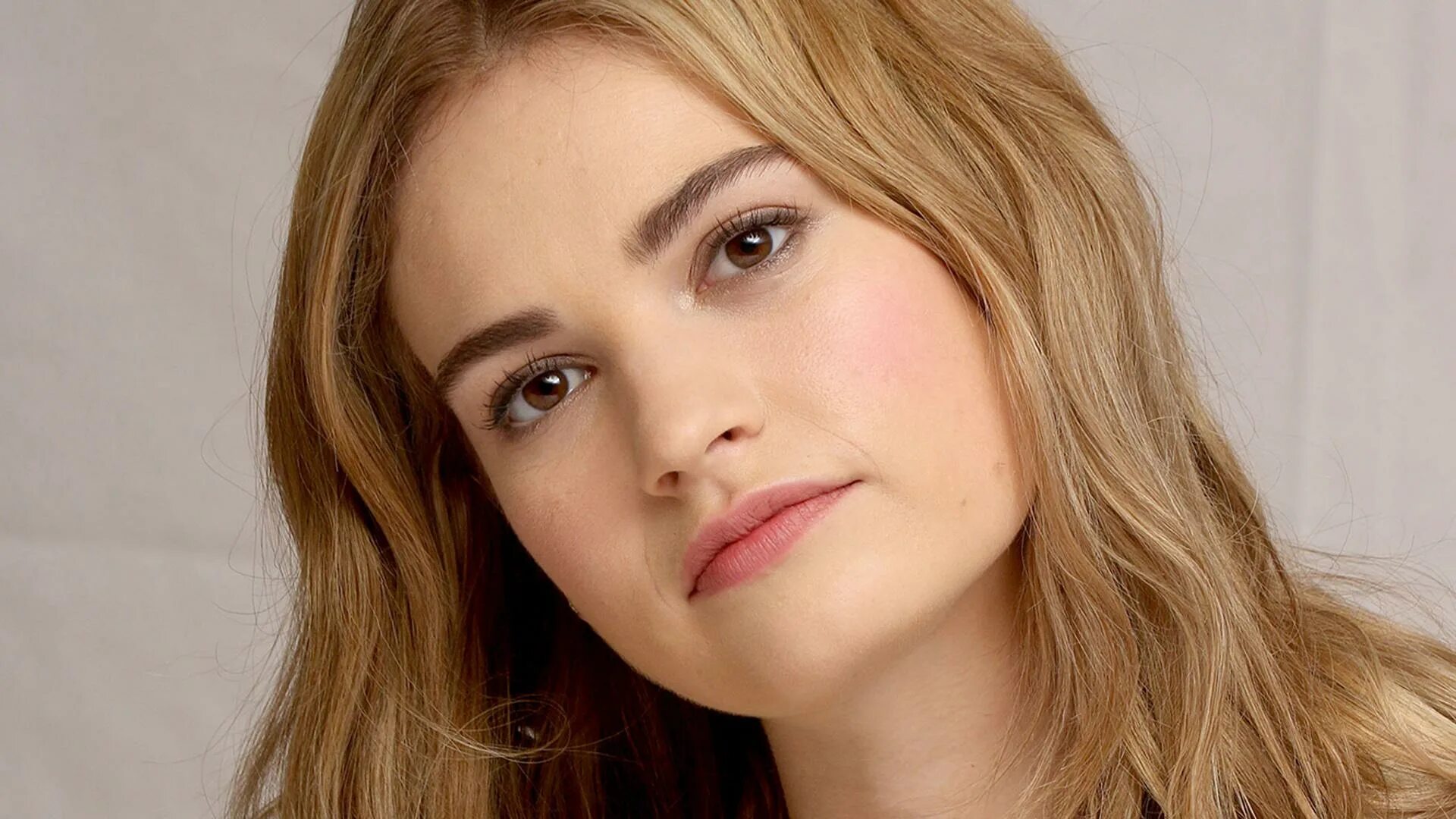 Lily adriano. Lily james. lily пилблад.