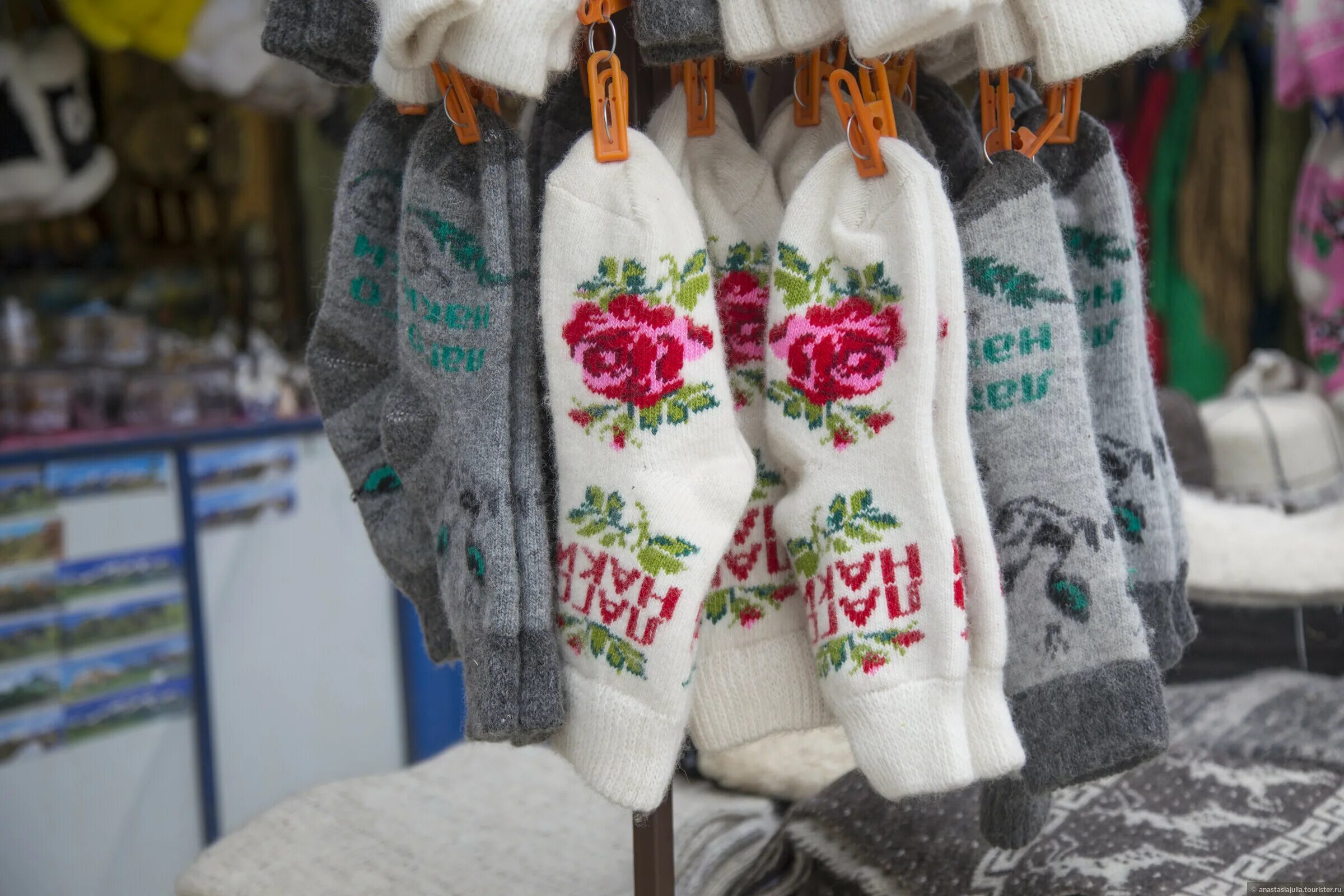 Сувениры из адыгеи. Сувениры камчатки. Адыгейский северный чай. Адыгея сувенирный рынок. Адыгейские сувениры.