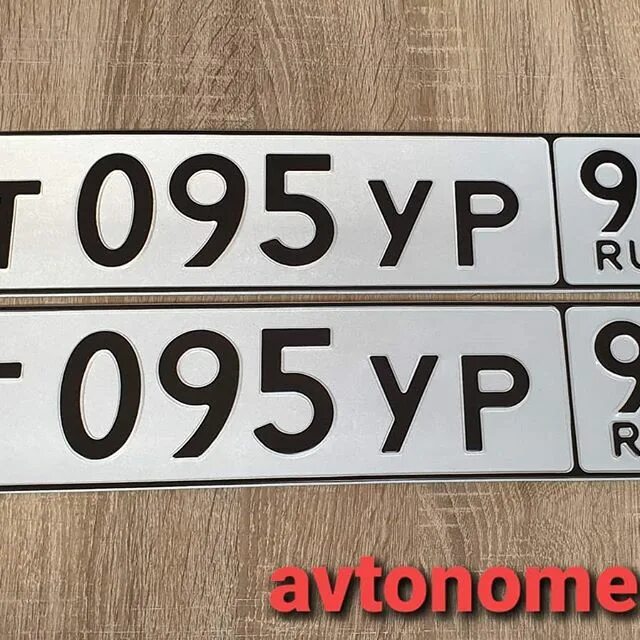 квадратные гос номера в россии. сувенирные гос номера. пластиковый госномер дубликат стандартного. дубликат номера автомобиля. изготовить номера без флага.