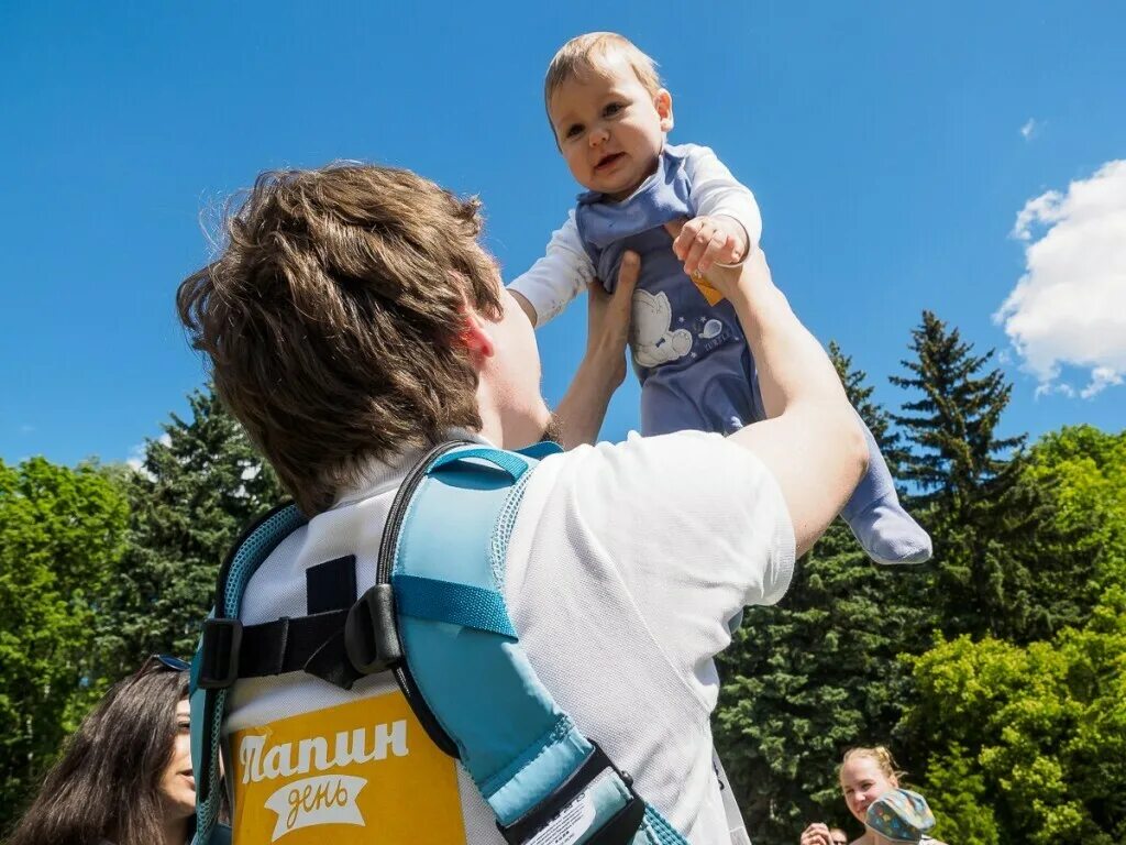 День отца многодетный отец. Папин день. фотоконкурс ко дню отца. фотоконкурс спортивный папа. день пап многодетный.