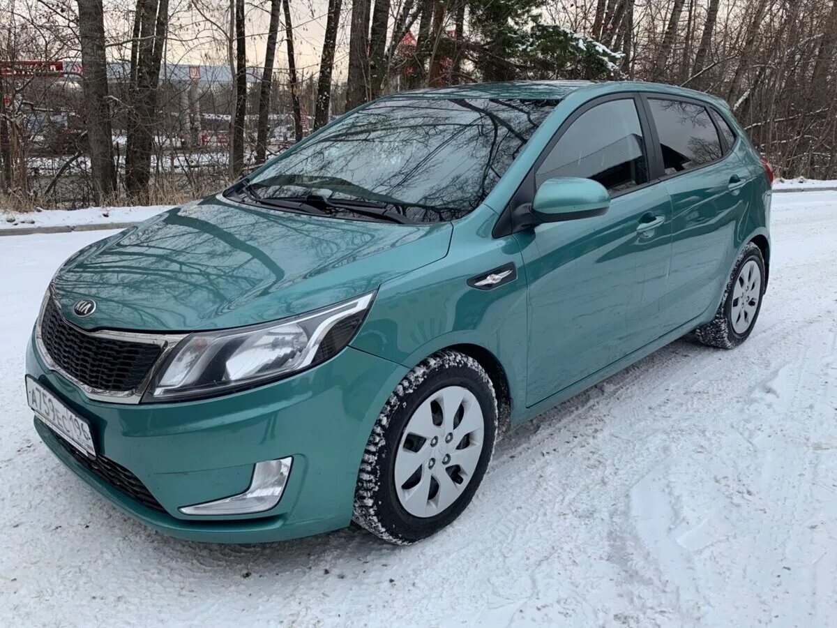 Купить киа хэтчбек с пробегом. Киа Рио 3 зеленая. Kia Rio 2013 зеленая. Kia Rio 2013 Green. Kia Rio 2015 зелёный.