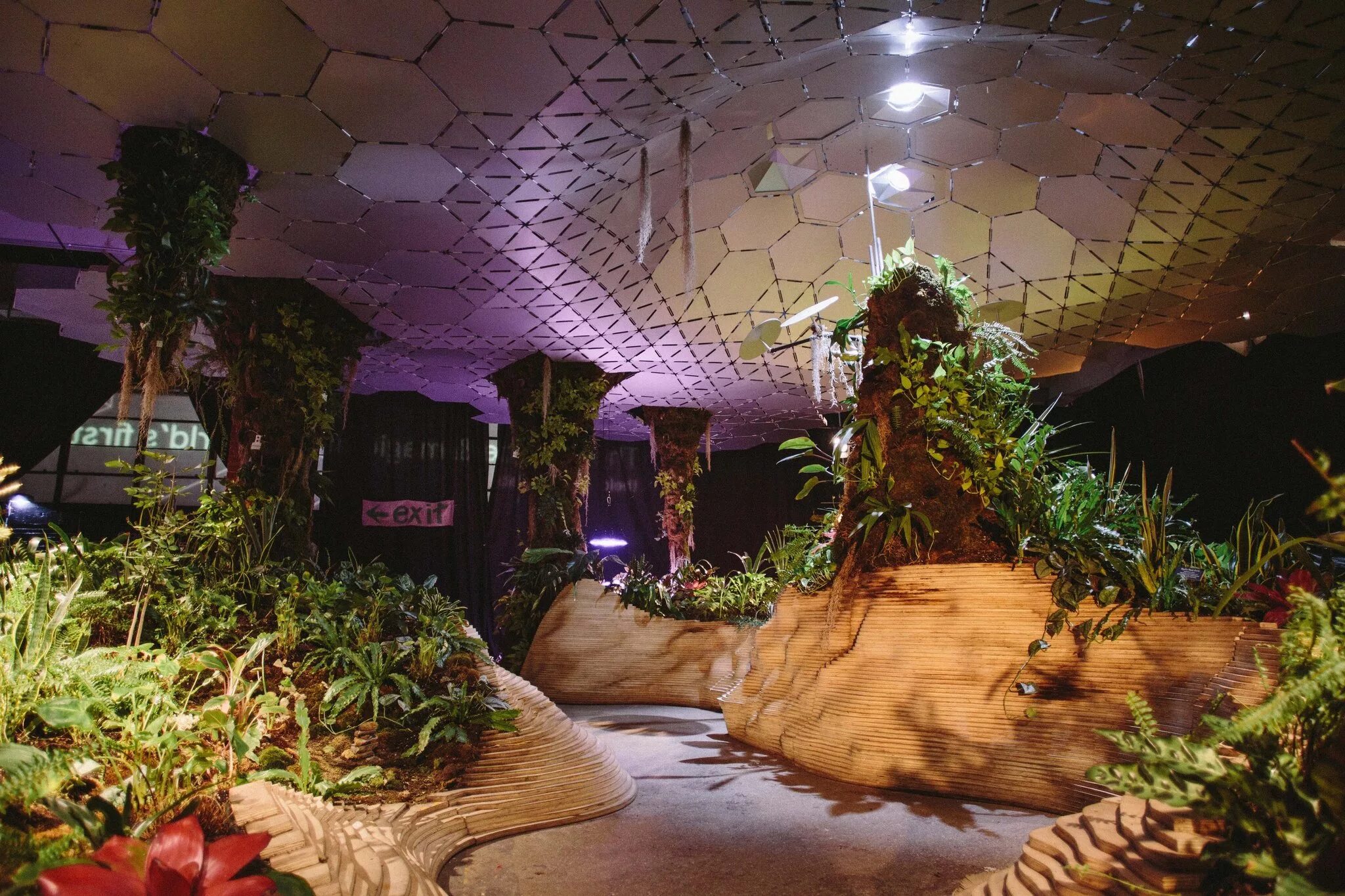 Парк low line. Вольфсбург underground parking beaches. Подземный парк lowline, нью-йорк. Современный подземный город. Общественное пространство.